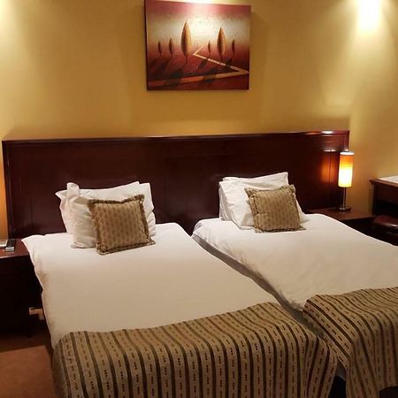 Garni Hotel Contact Belgrade Extérieur photo