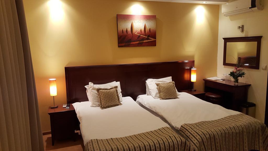 Garni Hotel Contact Belgrade Extérieur photo