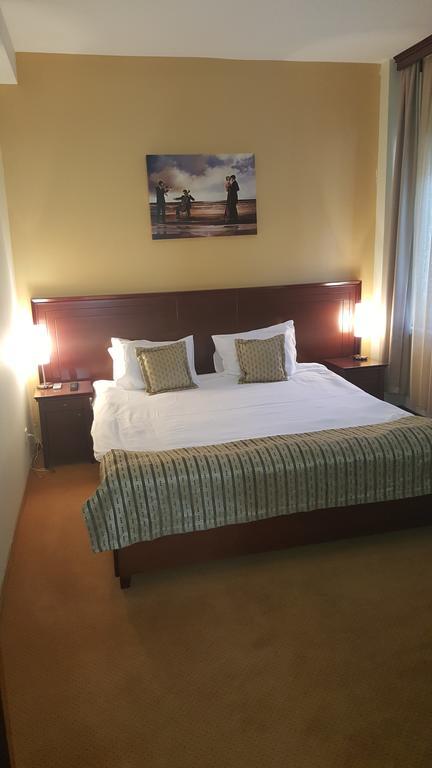 Garni Hotel Contact Belgrade Extérieur photo