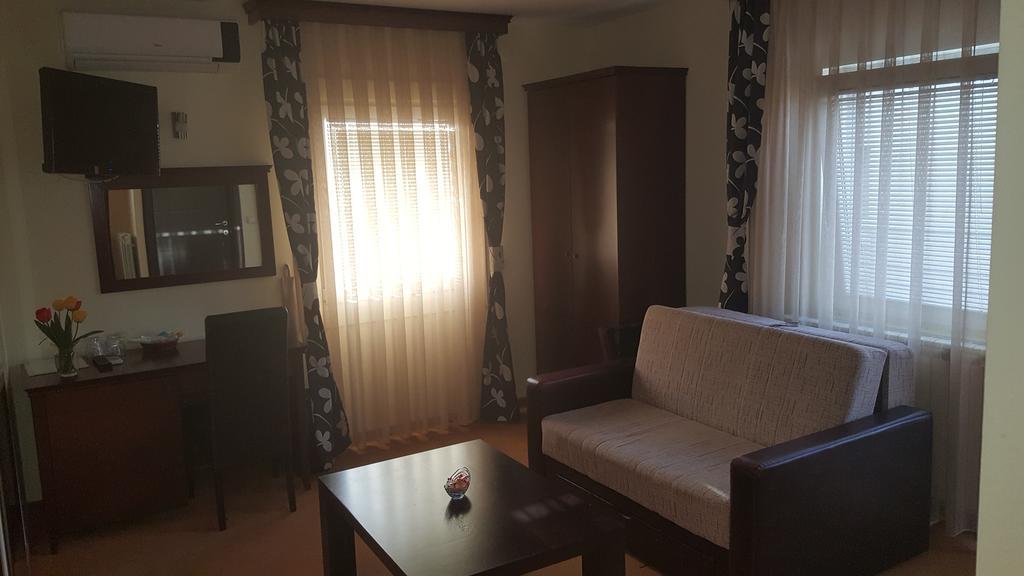 Garni Hotel Contact Belgrade Extérieur photo