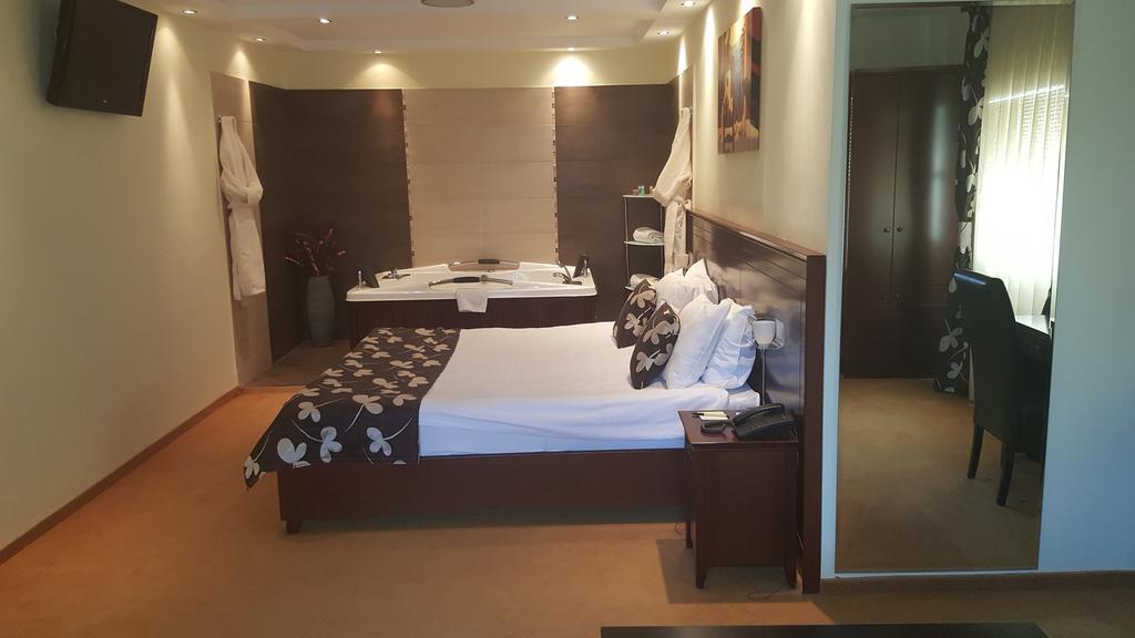 Garni Hotel Contact Belgrade Extérieur photo