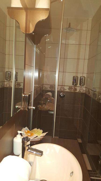Garni Hotel Contact Belgrade Extérieur photo
