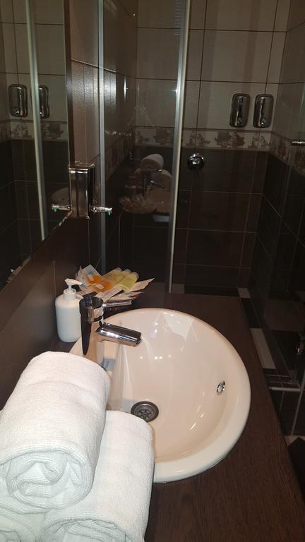 Garni Hotel Contact Belgrade Extérieur photo