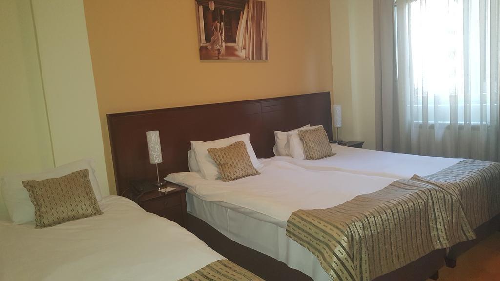 Garni Hotel Contact Belgrade Extérieur photo