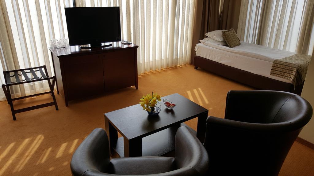 Garni Hotel Contact Belgrade Extérieur photo