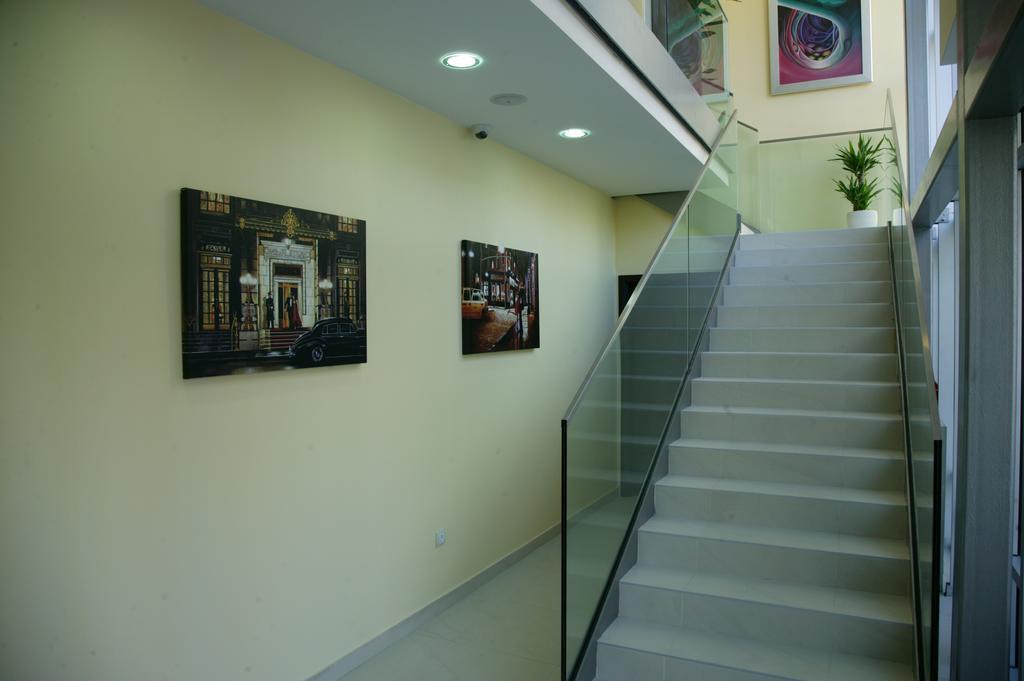 Garni Hotel Contact Belgrade Extérieur photo