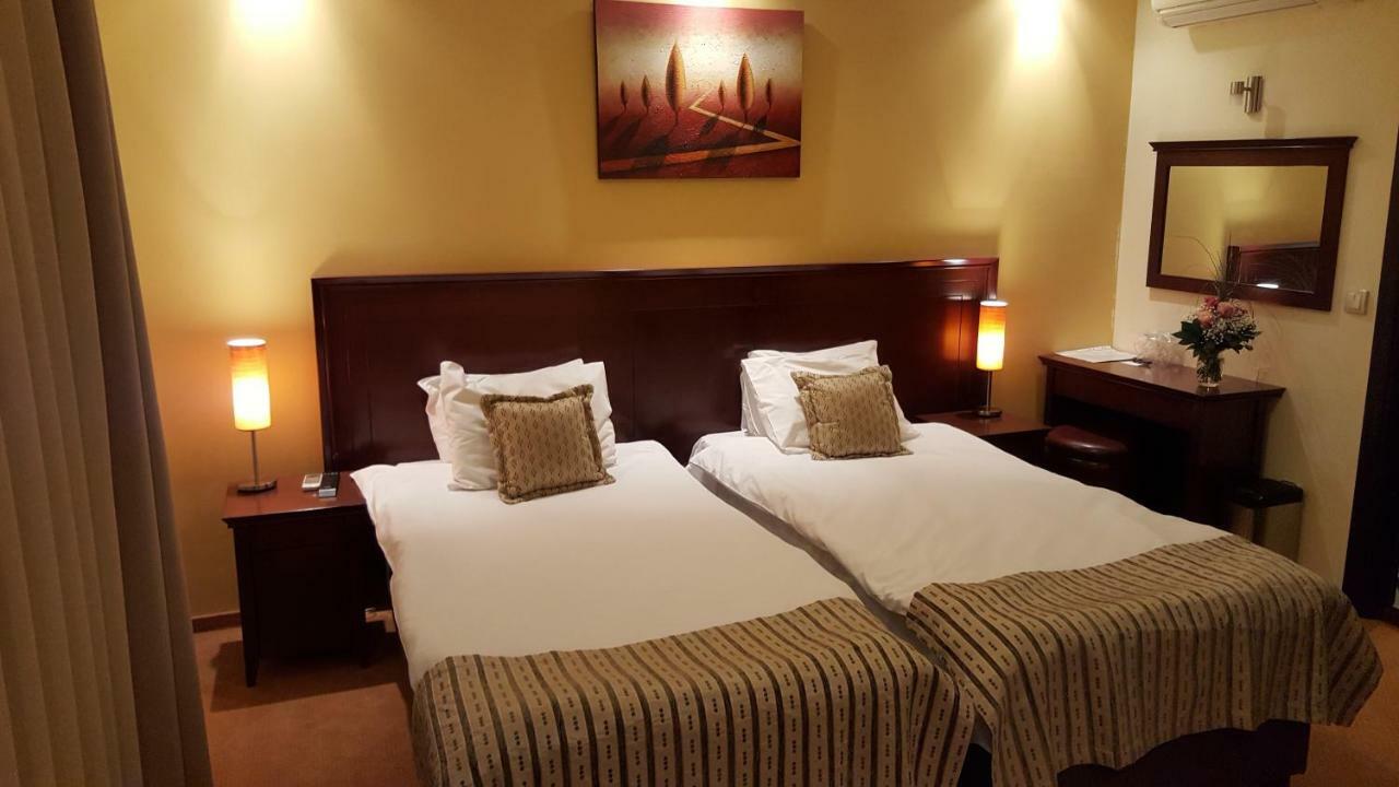 Garni Hotel Contact Belgrade Extérieur photo