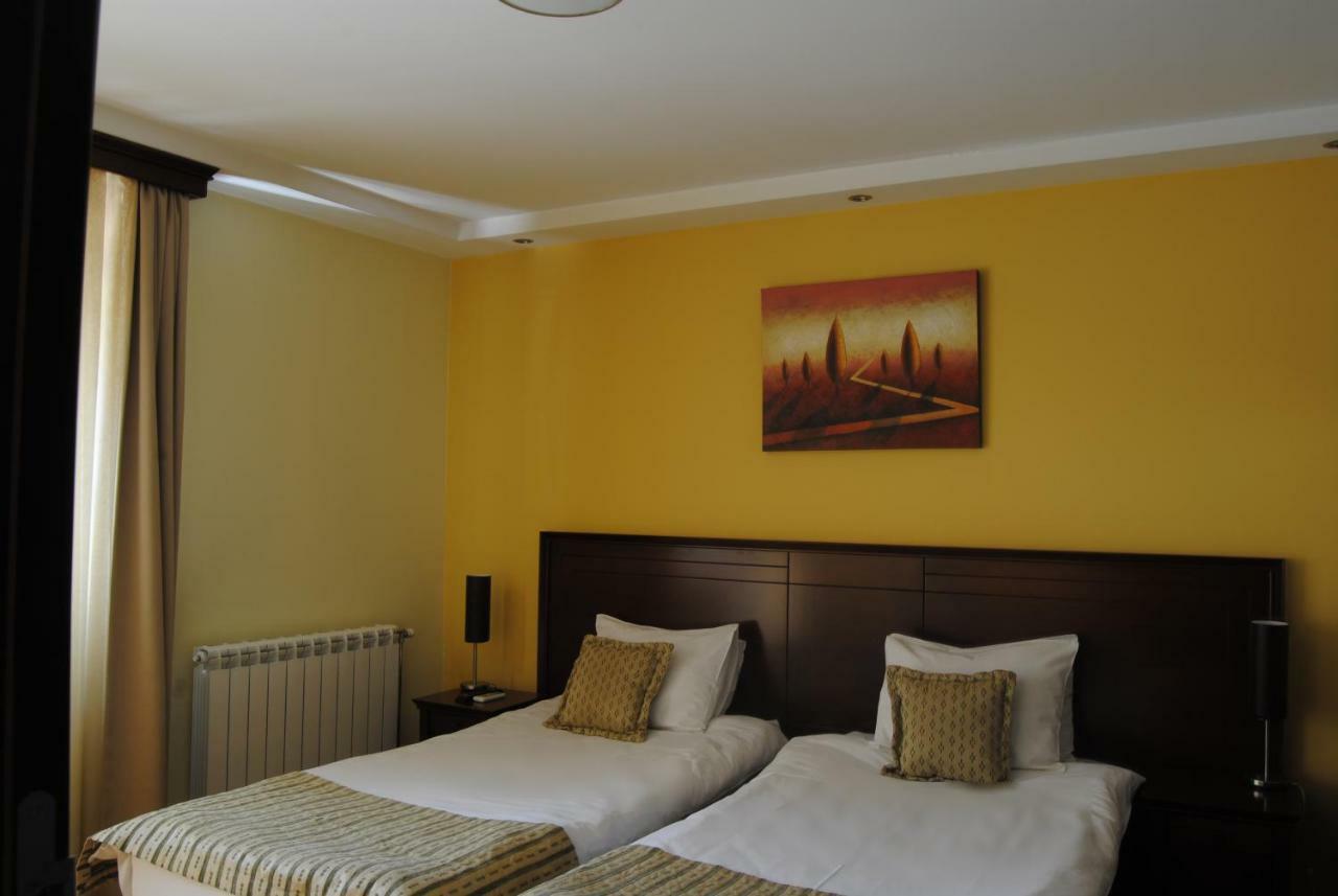 Garni Hotel Contact Belgrade Extérieur photo